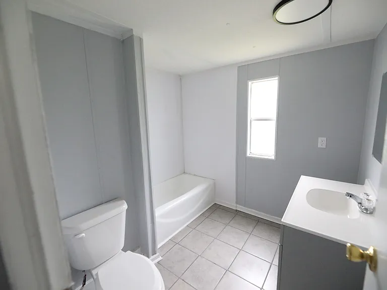 129 W Broad St — Photo 6