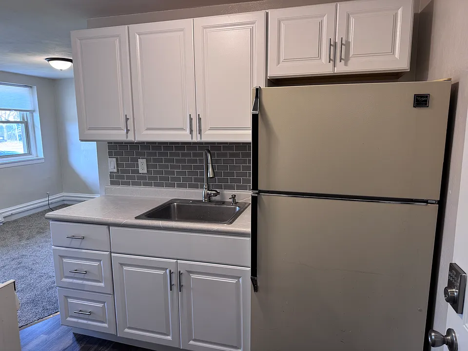 New Cabinets, counter and tile backsplash