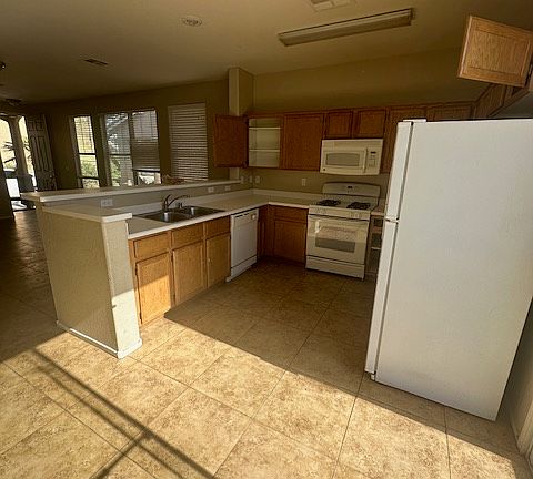 4th image of 2521 Rainbow Cactus Ct
