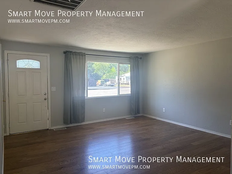 5216 W Wylie Ln — Photo 2