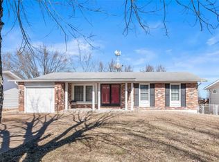 215 Carrington Ln, Saint Louis, MO