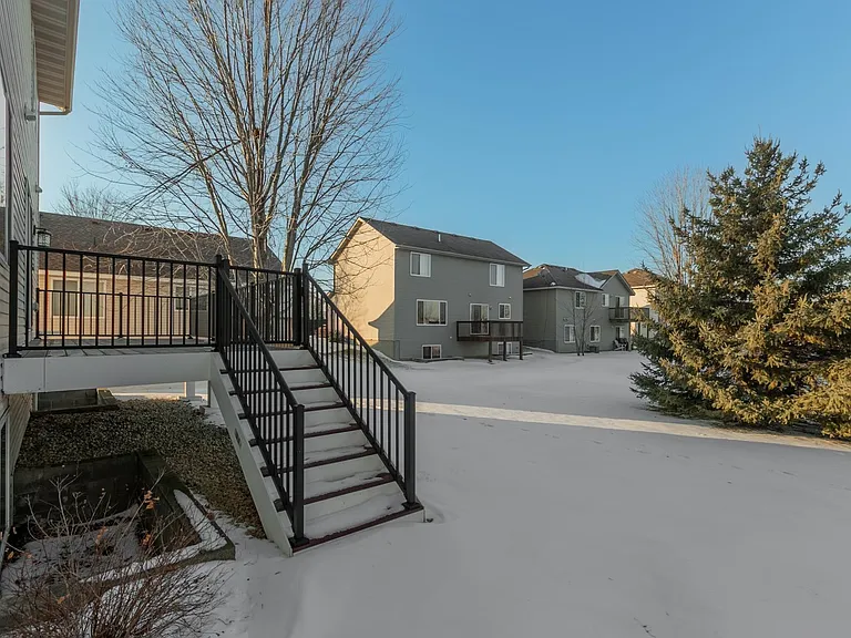 1760 Wyndam Dr — Photo 38