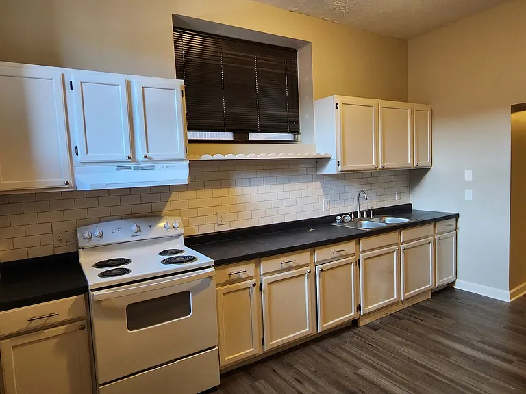 Come Home to Peterson Square Apartments — Photo 30