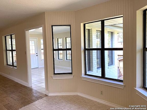 3rd image of 1522 Camellia Ln