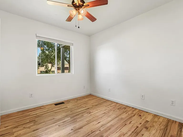 160 E Eads Dr — Photo 12
