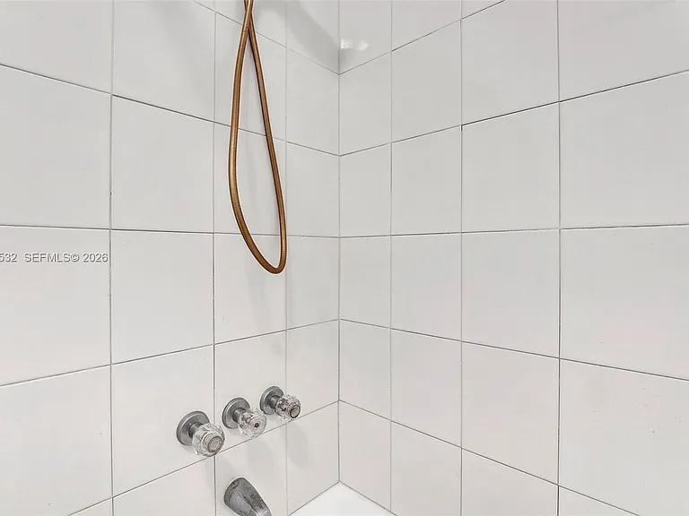 437 Swan Ave — Photo 16