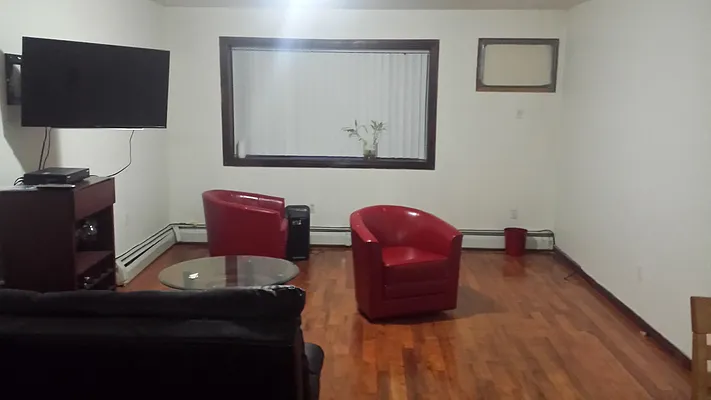 Rented by Zuz Realty | media 8