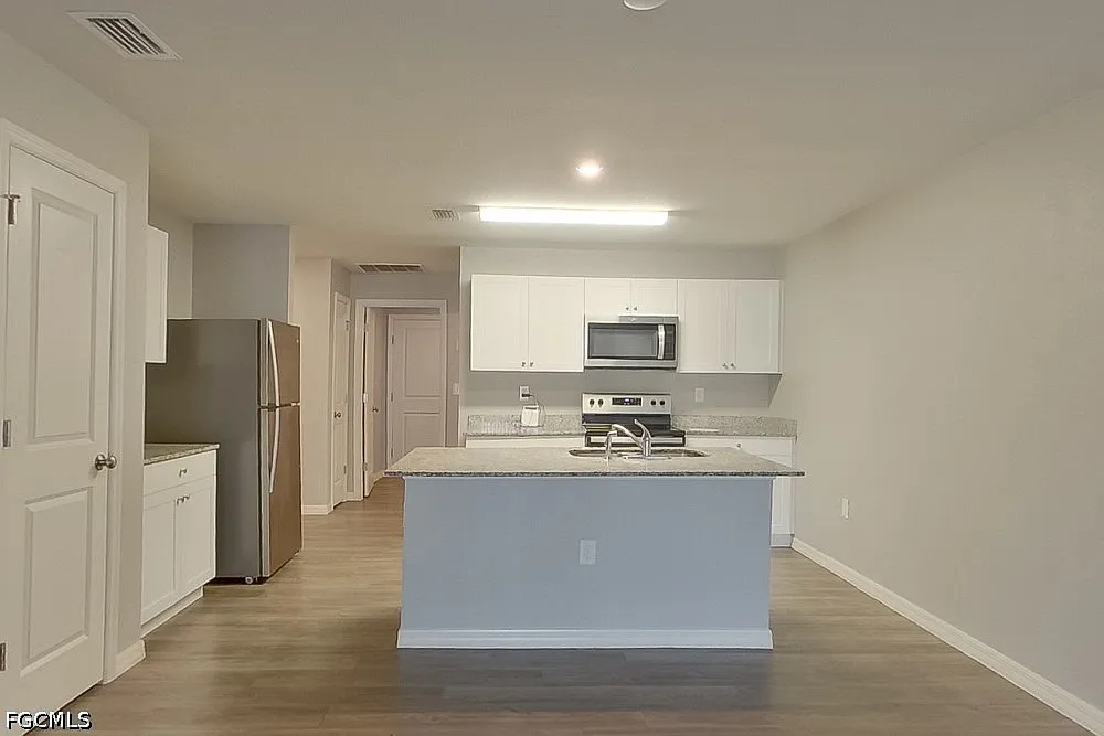3 bed, 2.0 bath, 1409 sqft, $1,525 — Photo 4