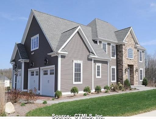 3 car garage with upgraded doors