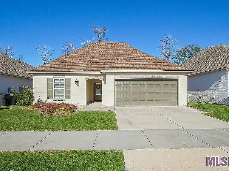 140 Lake Breeze Dr — Photo 1