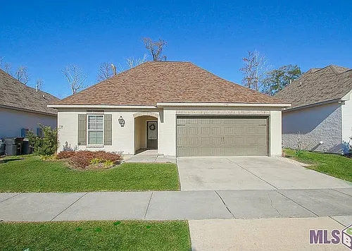 140 Lake Breeze Dr Photo 1