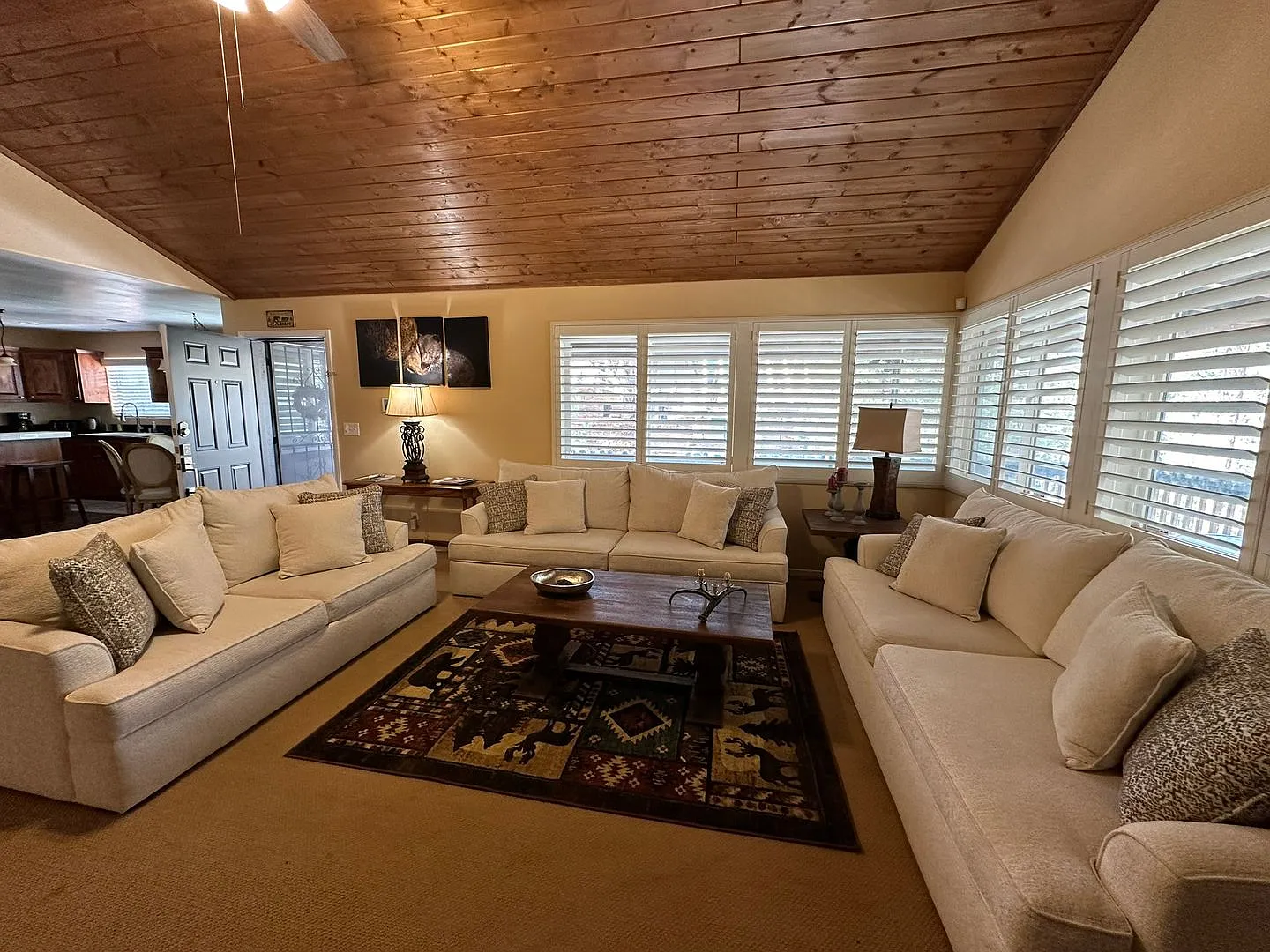 Gorgeous 3 Bed / 2.5 Bath Cabin-Style Home! — Photo 4
