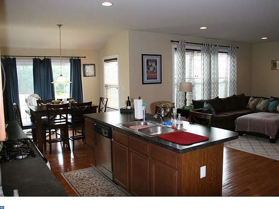 4th image of 504 Enfield Dr
