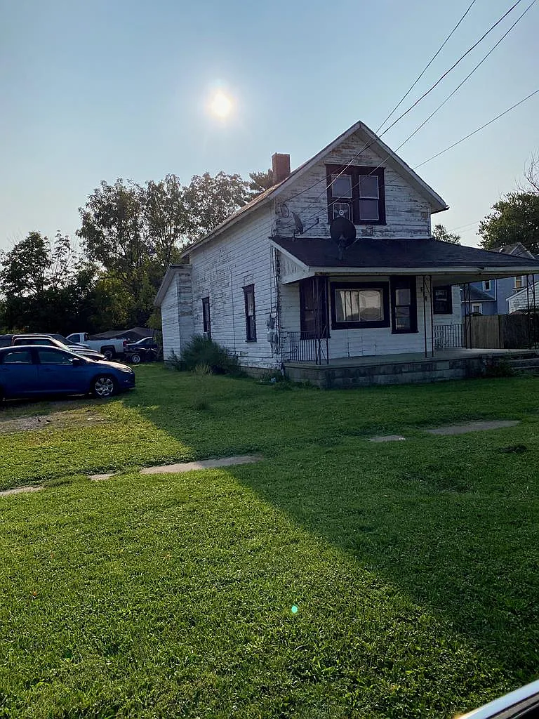 684 N State St photo 1