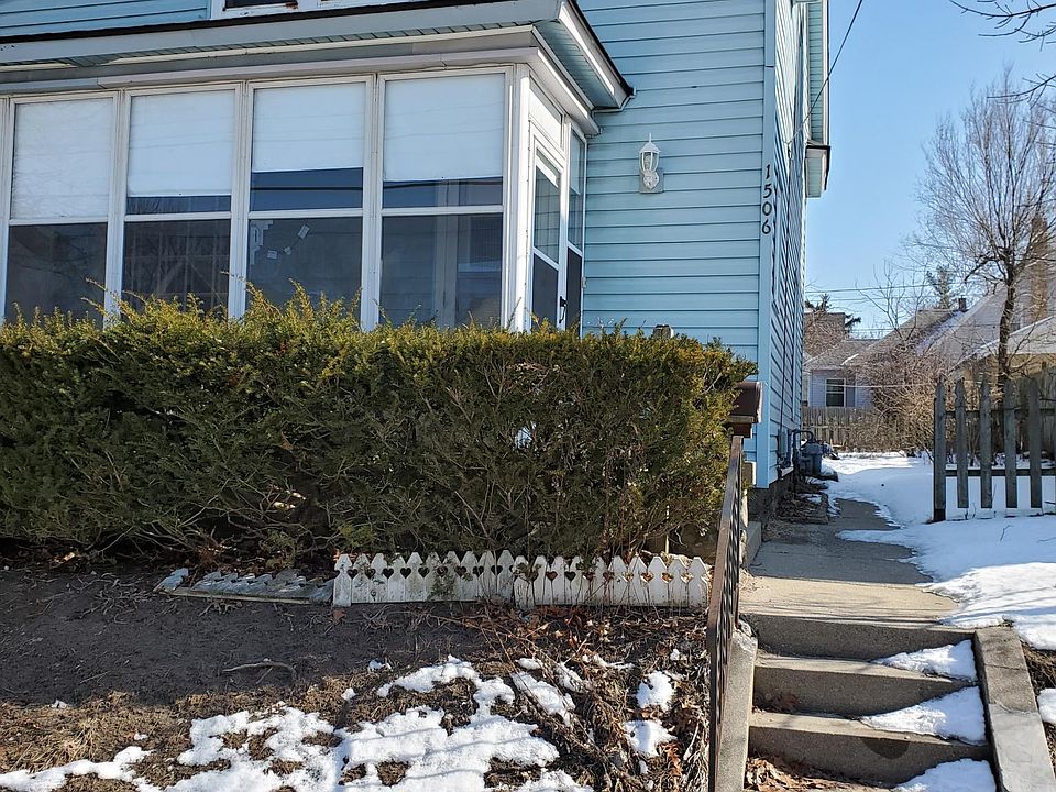 1st image of 1506 N Ave NE