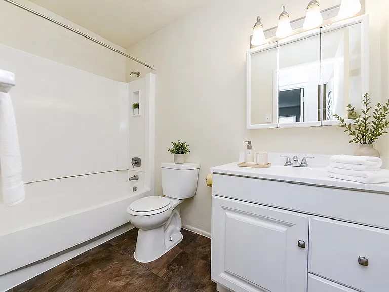 Westwood Gardens Apartment Homes — Photo 12