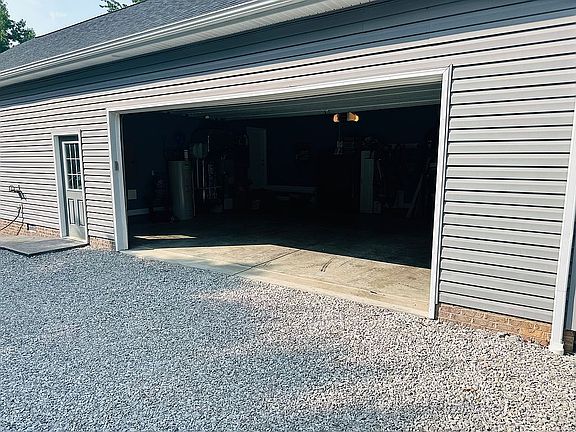 Garage/Side of House