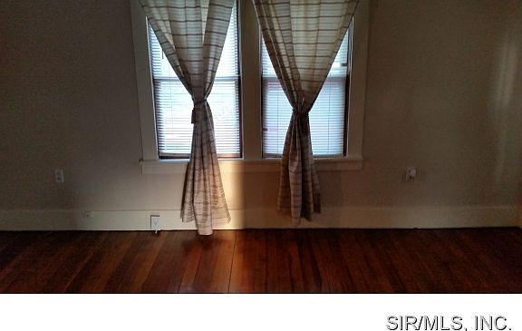 4th image of 210 E Henry St