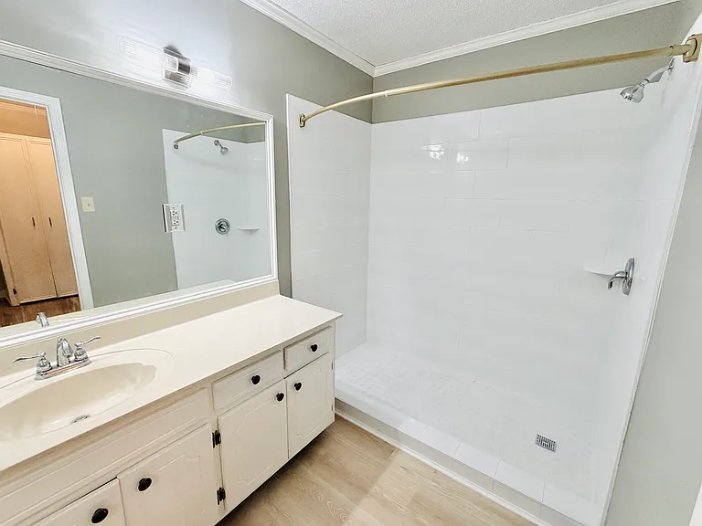 7905 Castleton Ln — Photo 8