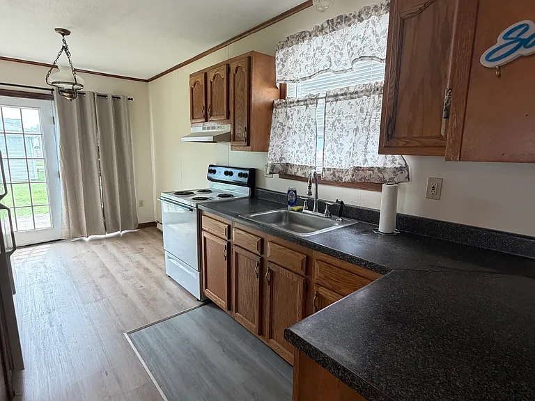 406 E 5th St #A — Photo 2
