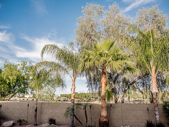 3rd image of 2609 S Pinnacle Dr