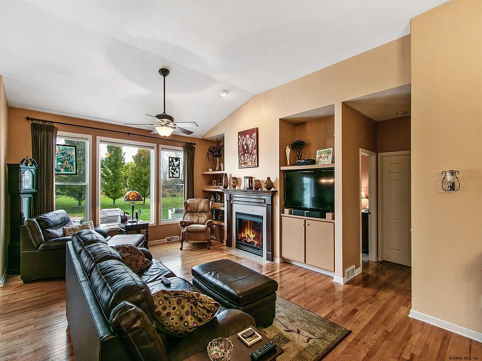 1st image of 3 Parkway Cir