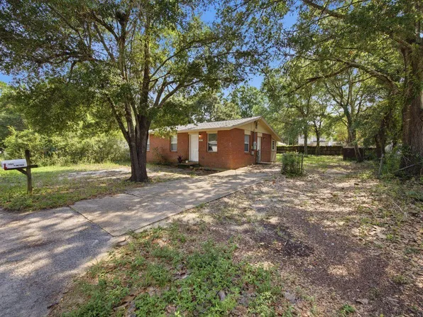 1005 Pinetree Rd, Mary Esther, FL 32569