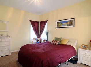 1648 Merle Dr, Aurora, IL 60502