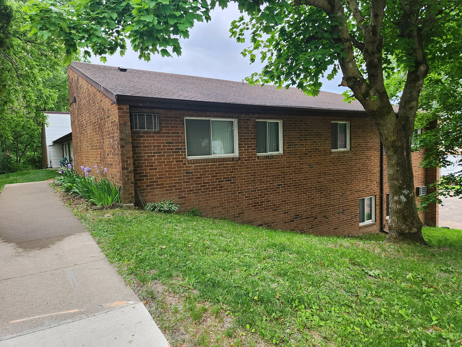 Winneshiek Apartments — Photo 1