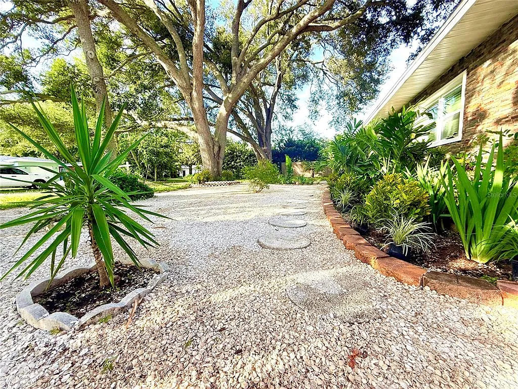 5 bed, 4.5 bath, 2561 sqft, $4,900 — Photo 3