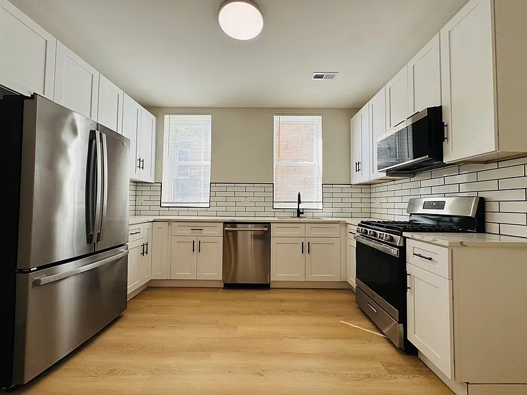833 W 35th Pl #1R — Photo 3