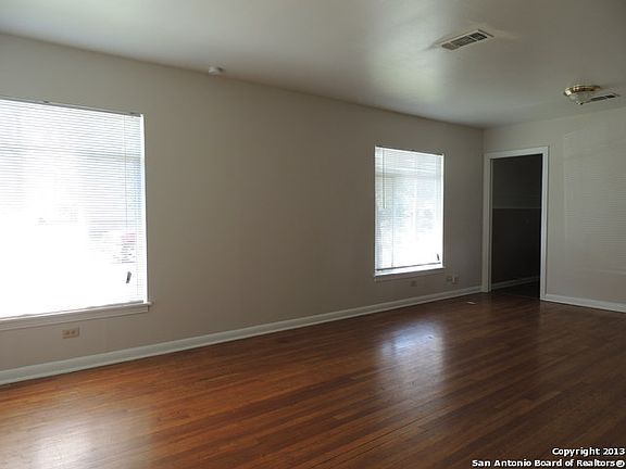 5th image of 167 Sullivan Dr