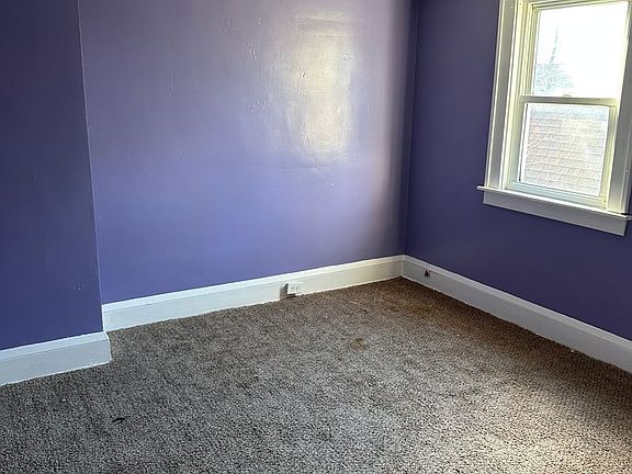 5th image of 9813 Raymond Ave