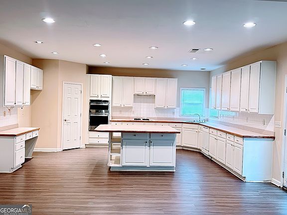 4th image of 1095 Downyshire Dr