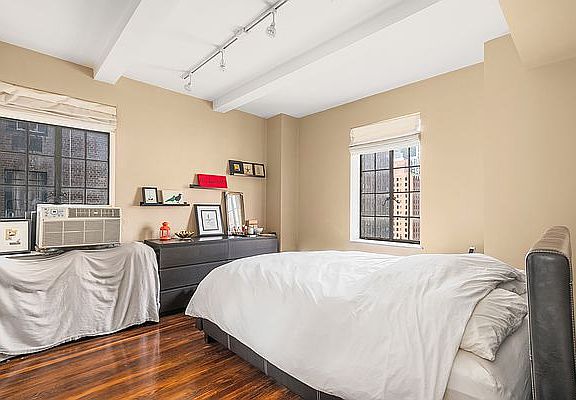 3rd image of 45 Tudor City Pl APT 1011
