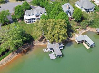 145 Bridleridge Rd, Smith Mountain Lake, VA 24137