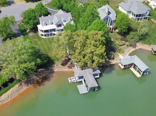 145 Bridleridge Rd, Smith Mountain Lake, VA 24137