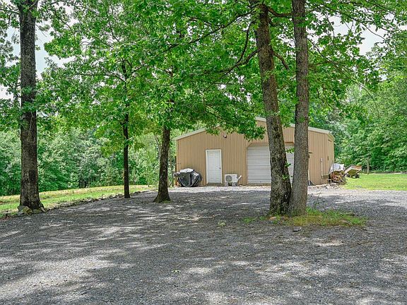 5th image of 136 Shady Oaks Ln