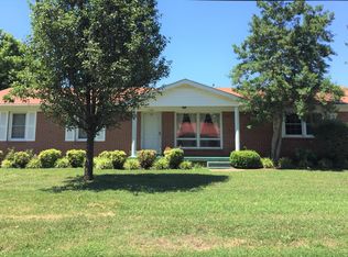 1106 Henley St, Decherd, TN 37324