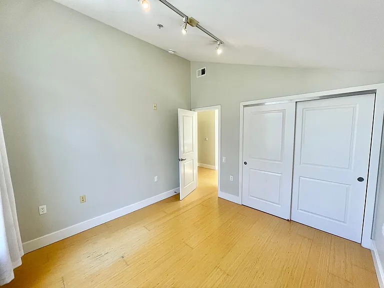 638 19th St #11 — Photo 10