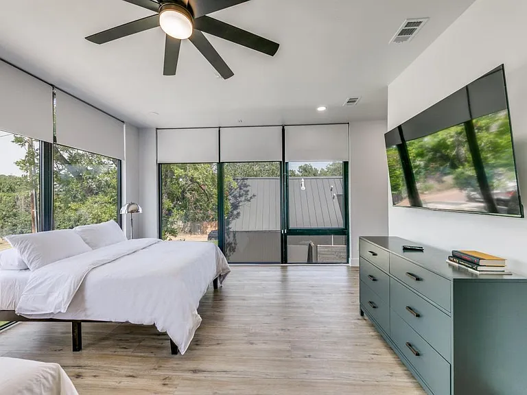 4438 Bonham St — Photo 33
