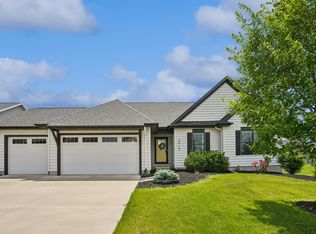 4915 Lakeside Dr, Bettendorf, IA 52722