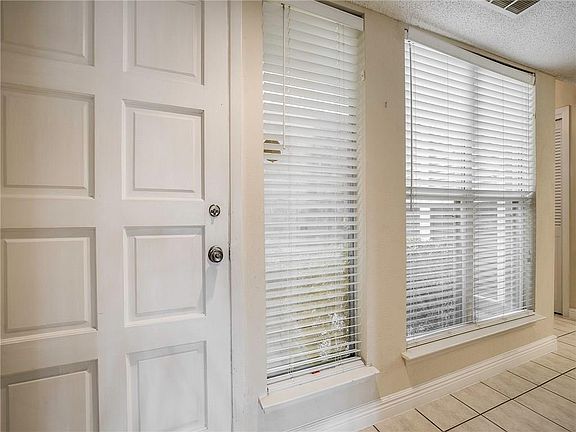 5th image of 2942 Woodcroft Cir