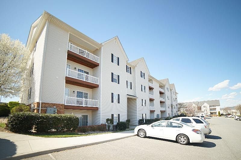 1st image of 800 Wyndhurst Dr APT 19