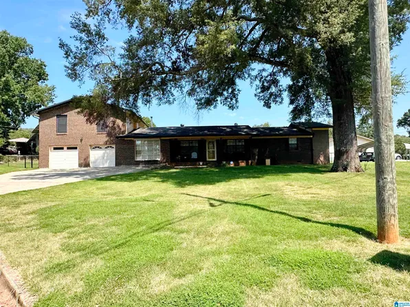 801 Crickett Ln, Anniston, AL 36201