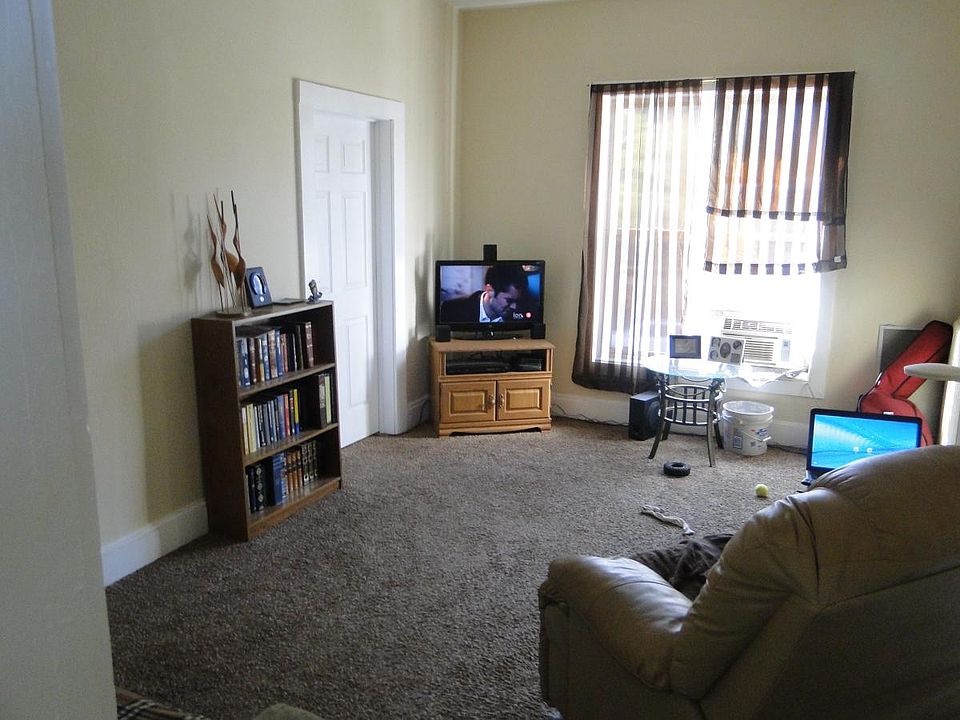 2nd image of 940 7th St W APT 2