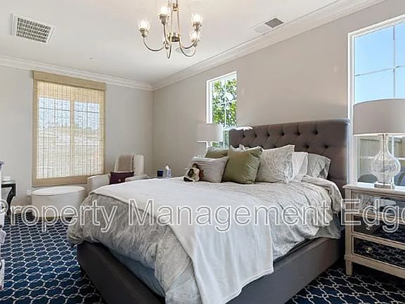 5th image of 1308 Vista Ave