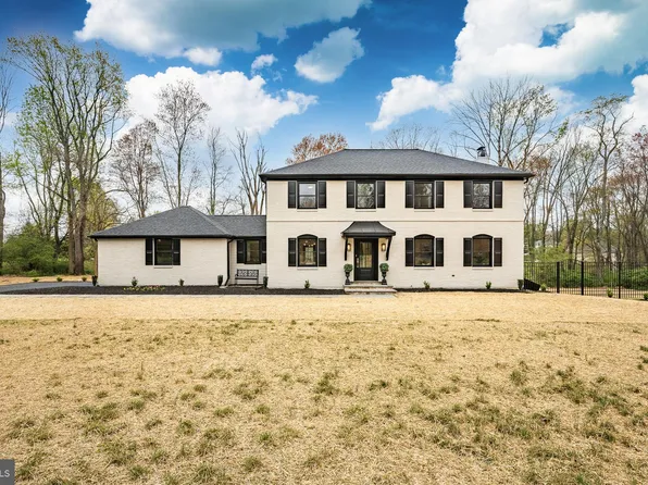 2 Glennoll Dr, Chadds Ford, PA 19317