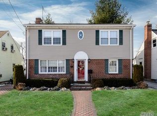 12 East St, Hicksville, NY 11801