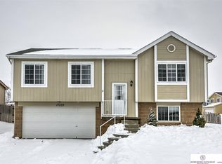 17039 Boyd St, Omaha, NE 68116